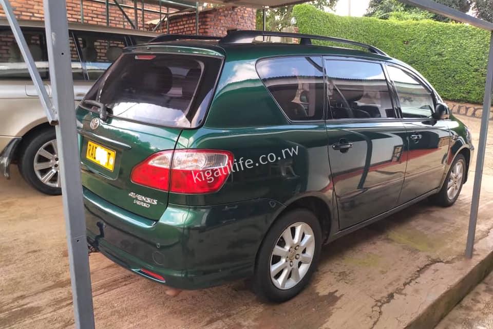 Toyota avensis verso automatic 2004 9M Buy and Sell